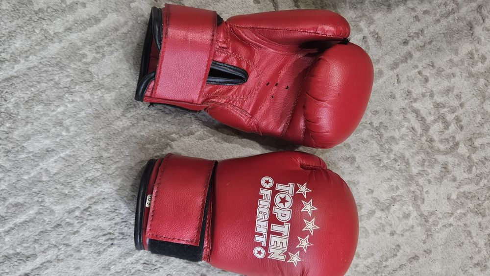 Боксерские перчатки