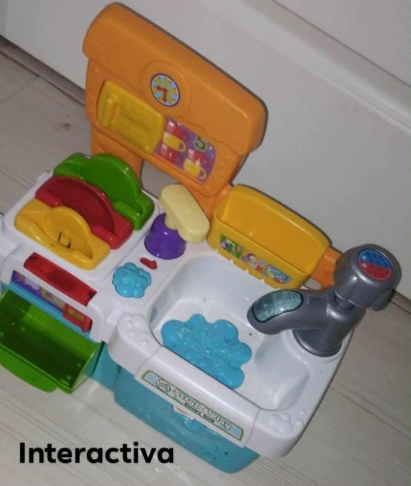 Bucătărie interactiva cu sunete și lumini