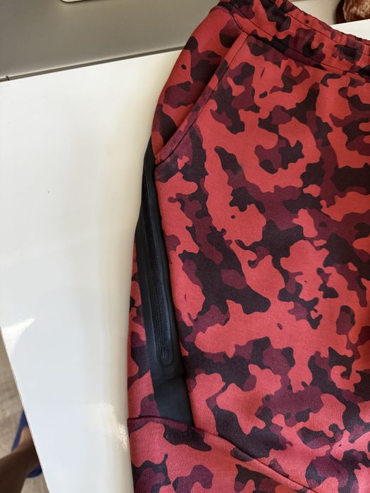Nike Tech Fleece pants долнище червено camo червено red