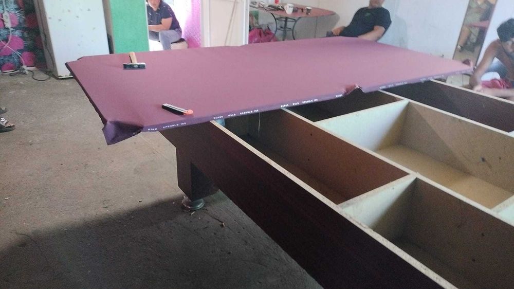 accesorii biliard - tacuri biliard, set bile, creta, postav biliard