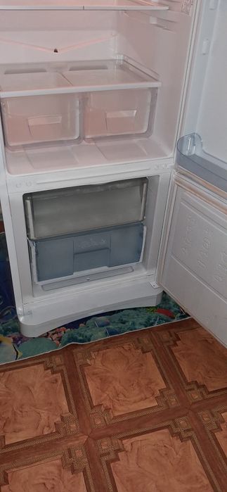 Холодильник  Indesit