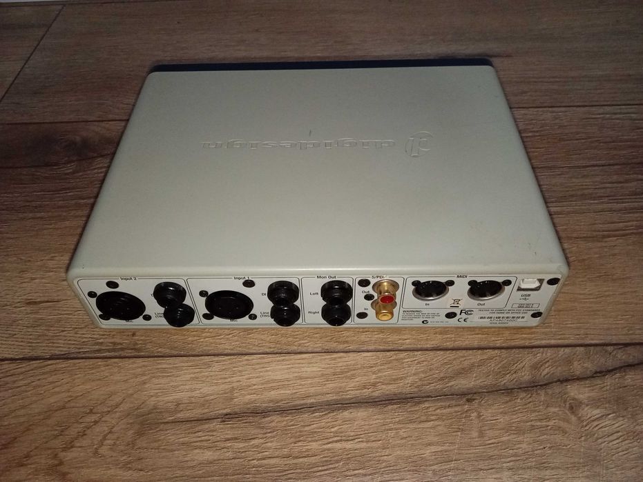 Interfata audio, Digidesign MBox 2