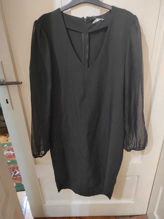 Черна рокля с прозрачни ръкави