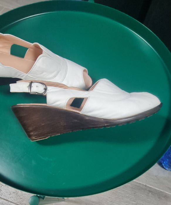 Дамски сандали от естествена кожа