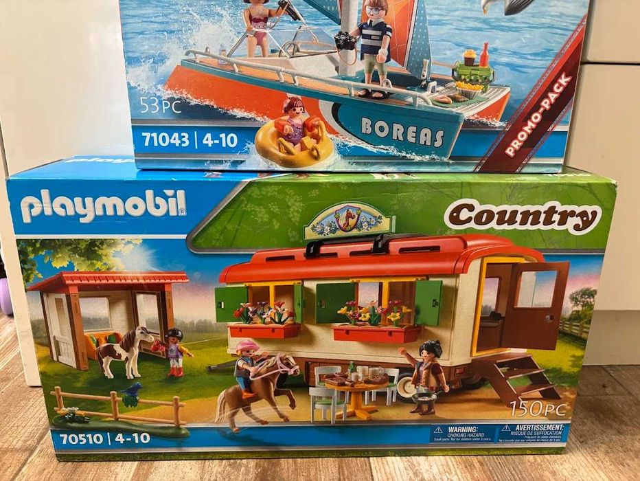 Нови Playmobil 71043 Катамаран и 70510 Дом на понита