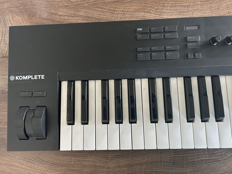 MIDI клавиатура Native Instruments Komplete Kontrol 61