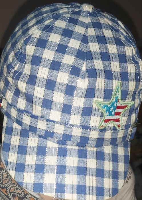 Кепочки разные на мальчика и девочку