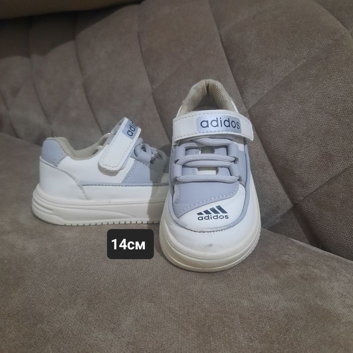 Продам детскую обувь. Для девочки.