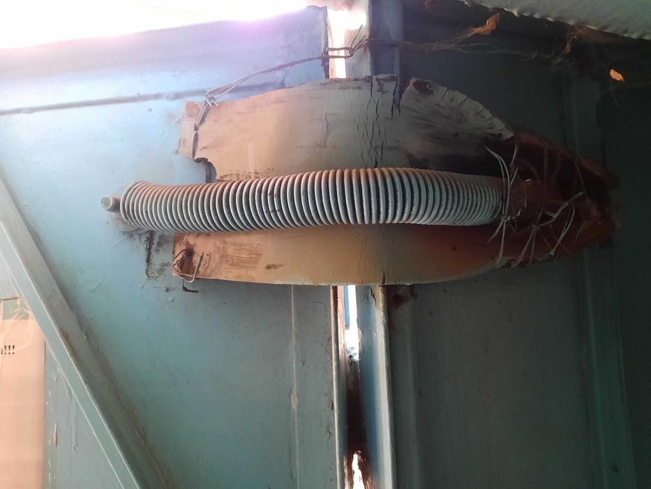 Пружины для двери.