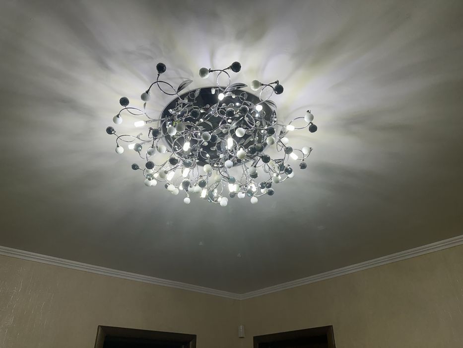 Продам дизайнерскую люстру