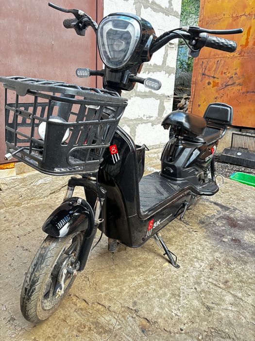 Продам электроскутер 8SK