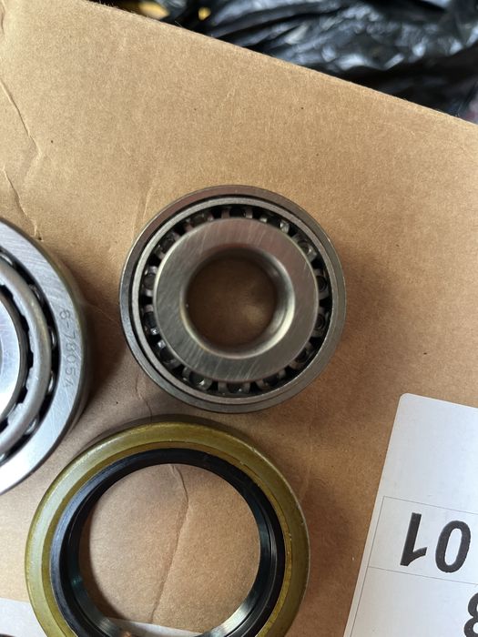 Продавам комплект предни лагери за Лада