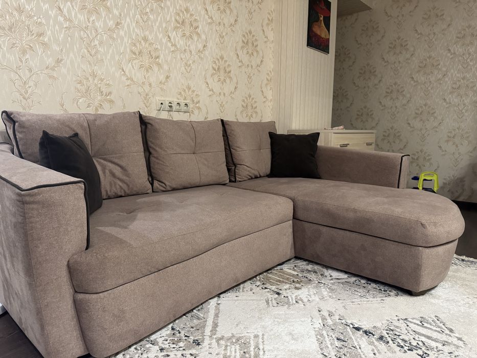 Продаю угловой диван