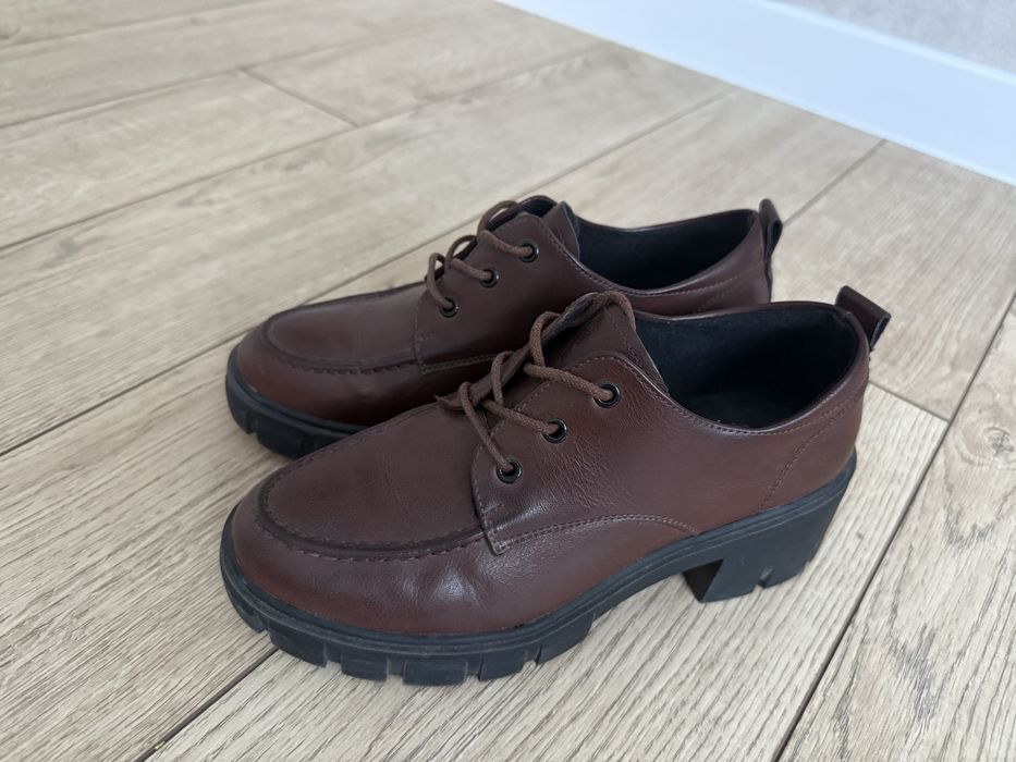 Женские кожаные ботинки