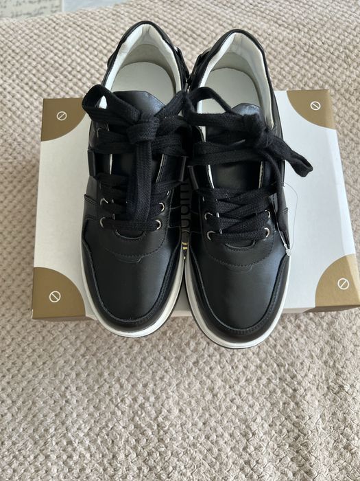 Женские кроссовки