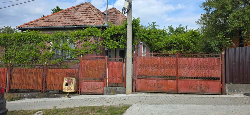 Vând casă în Sărmașu – Str. Urzicari