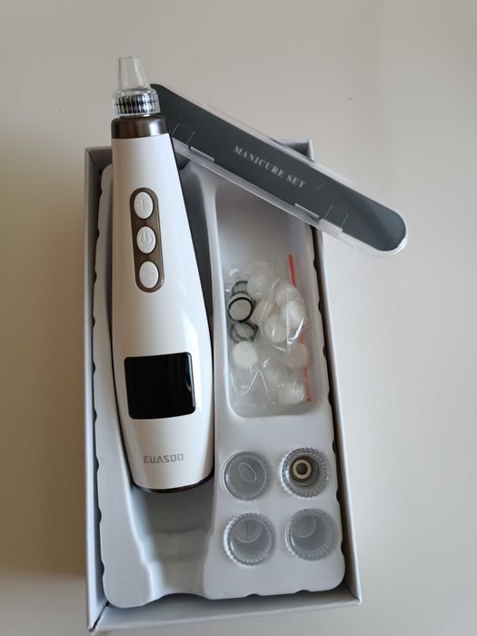 Вакуум машина за акне и черни точки