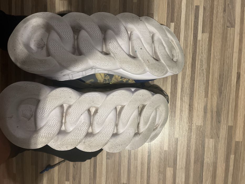 Versace chain reaction