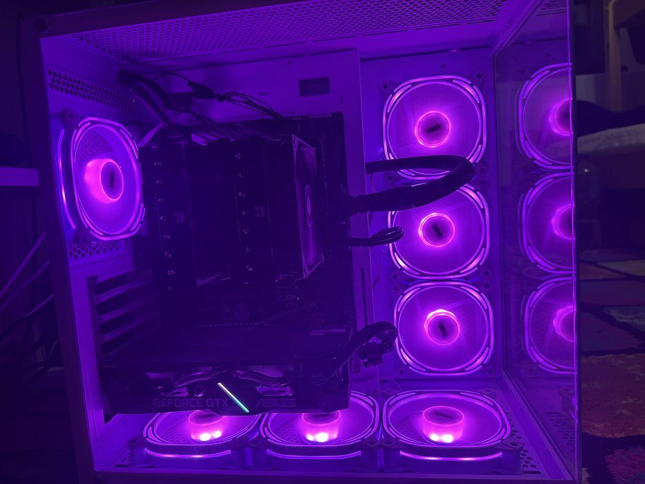 Pc gaming rgb cu telecomanda