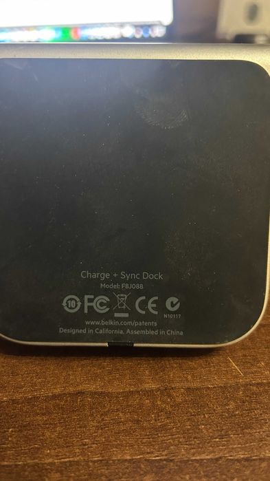 Belkin F8J088BT Express Charge and Sync Desktop Dock