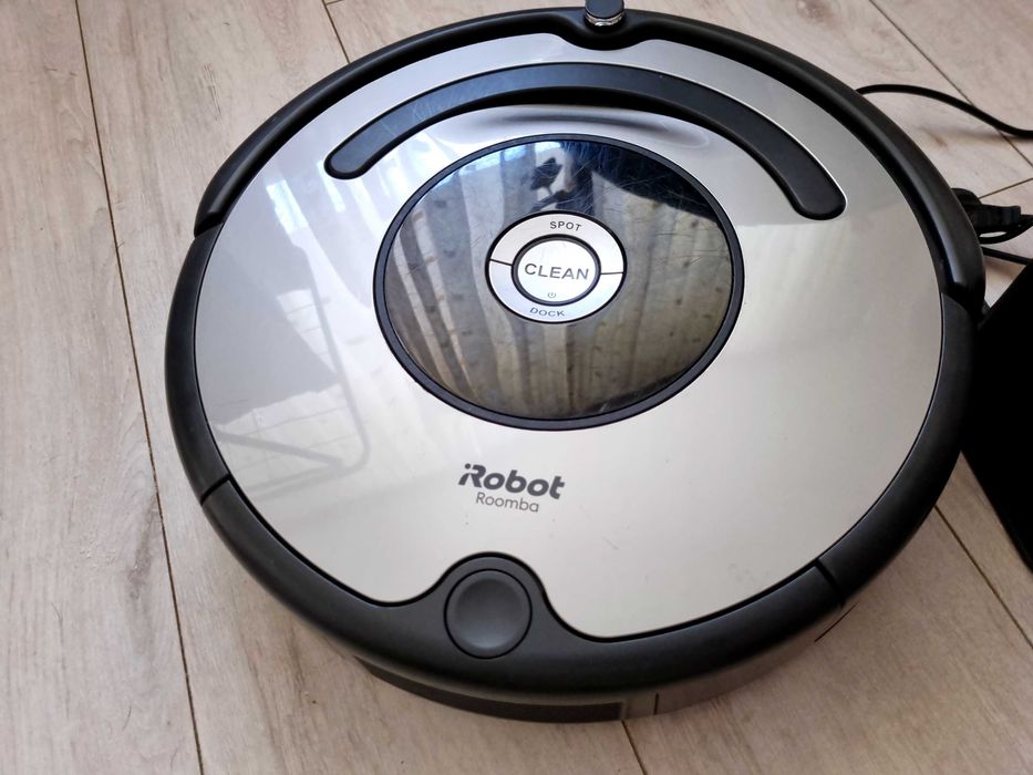Продавам прахосмукачка-робот IROBOT ROOMBA 616