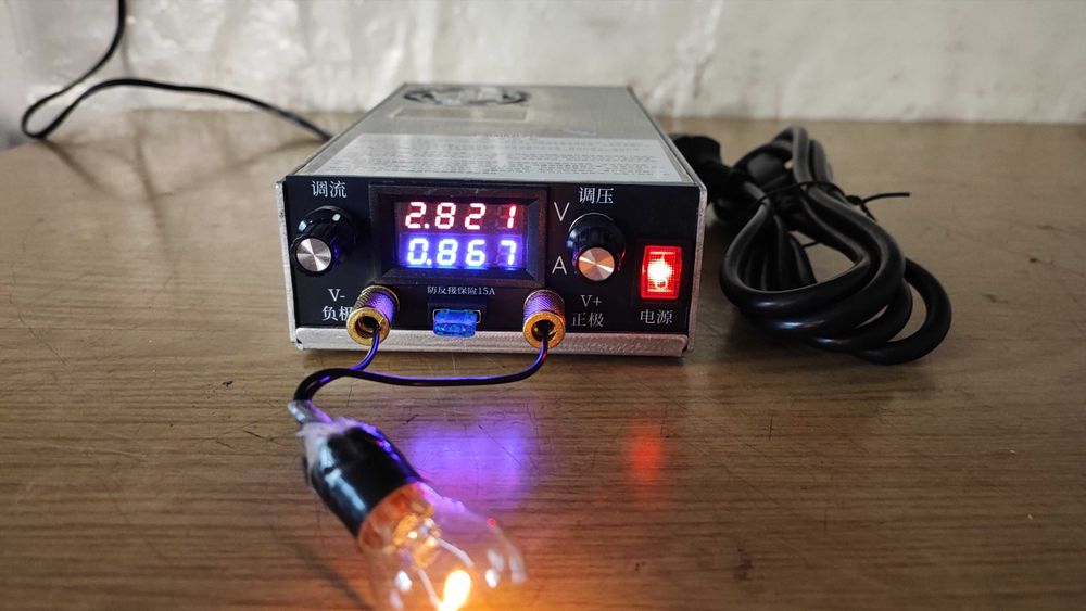 Продавам регулируемо,лабораторно захранване-0-50V,350W