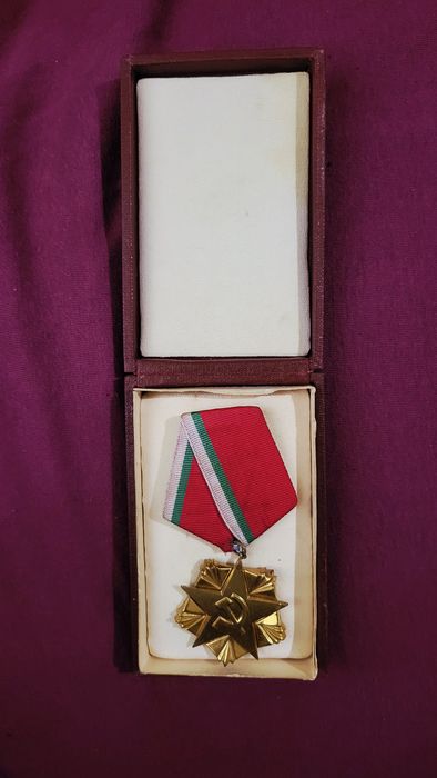 Златен медал "Орден на труда"