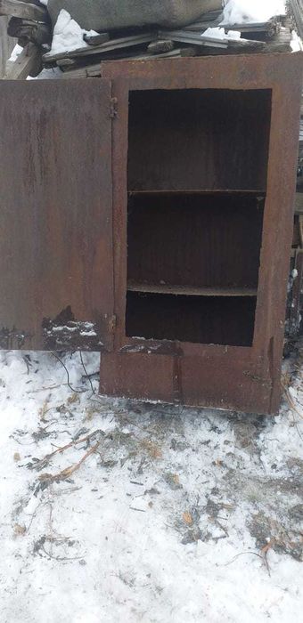 Продам шкаф железный