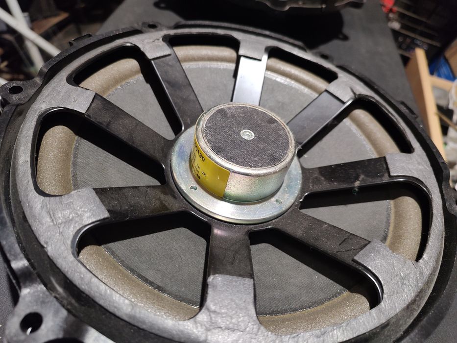 Vând boxe diferite Bose Tannoy JBL