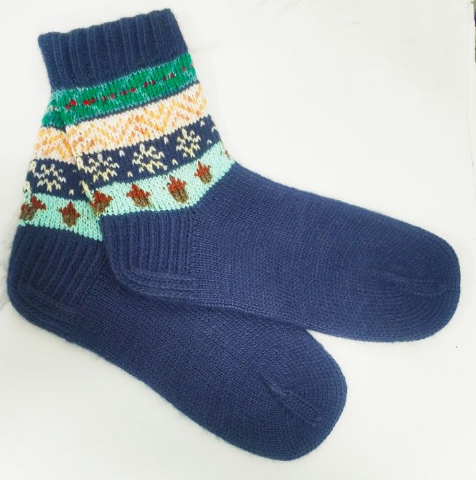 Вязаные носочки из мериноса.