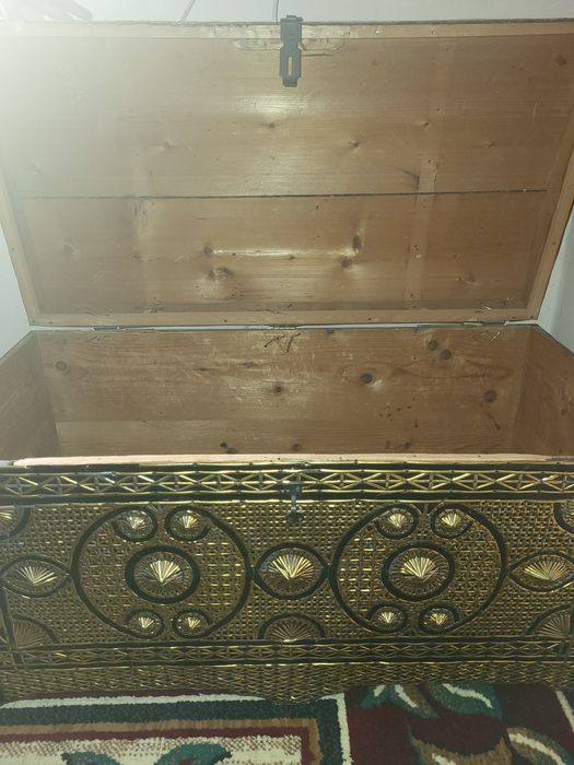 Сундук старинный