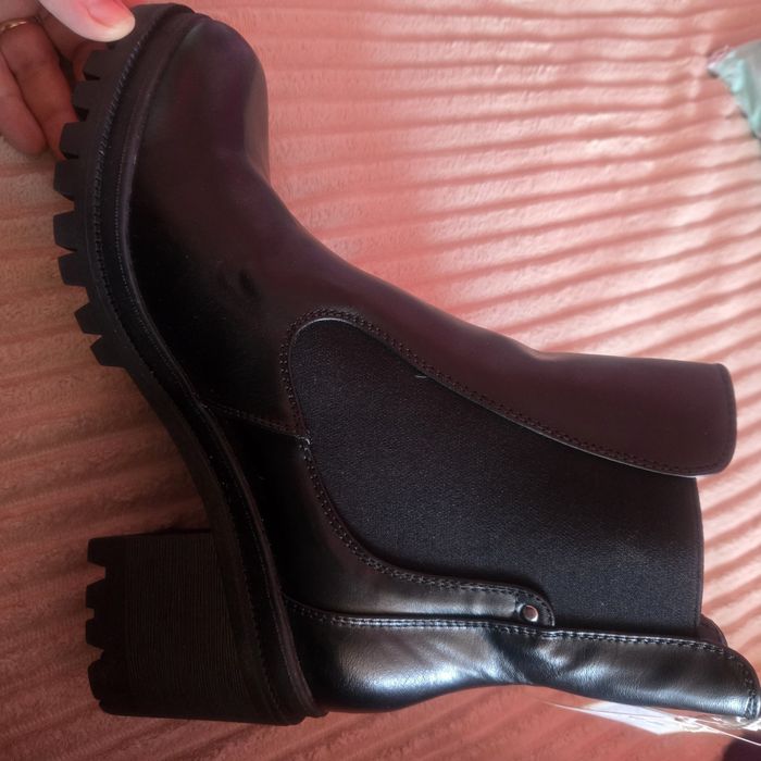 Чисто нови дамски  боти 41 с етикет и кутия маркови