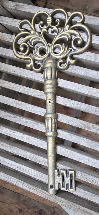 Много голям декоративен чугунен ключ– 34см