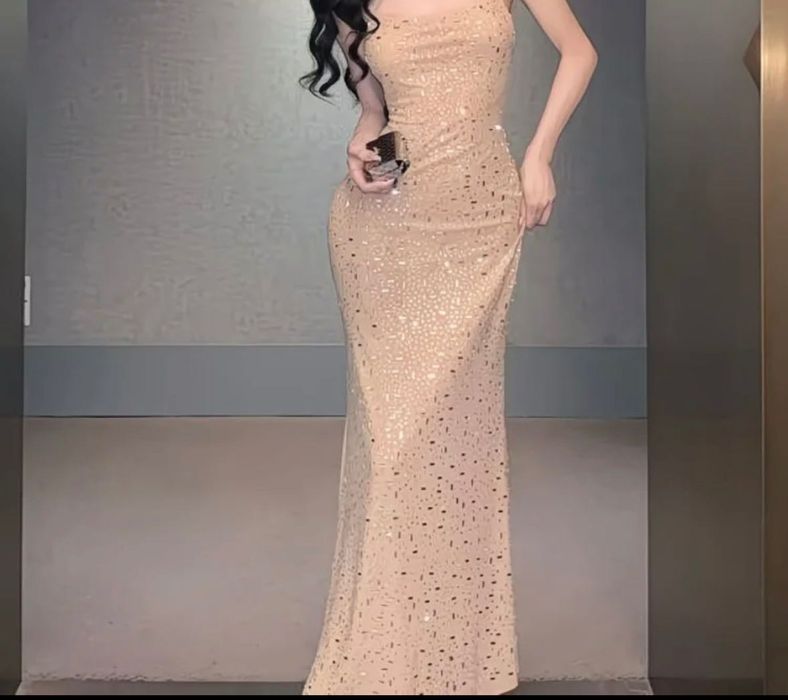 Платья новые абсолютно!