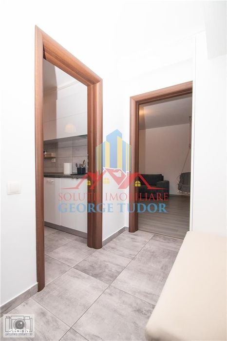 Apartament 2 camere total decomandat + parcare privata, Str. Acvilei 4