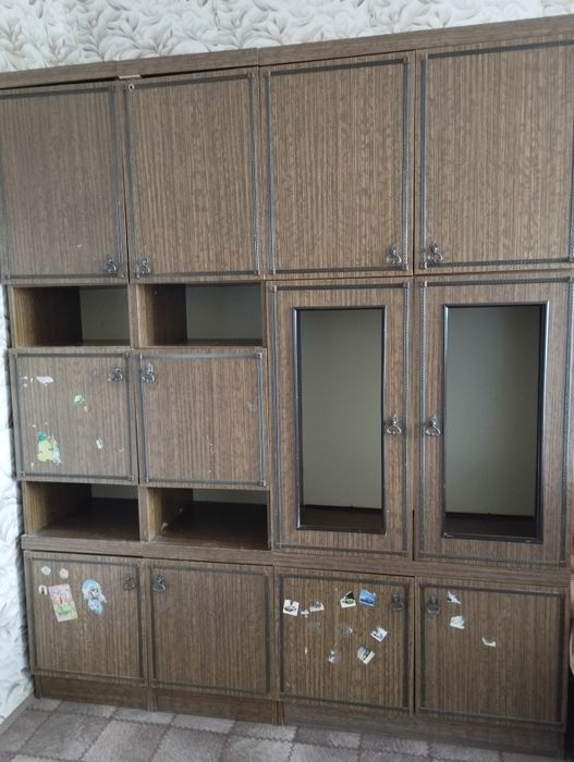 Отдам даром стенку