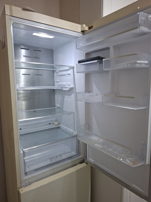 Холодильник срочно продам