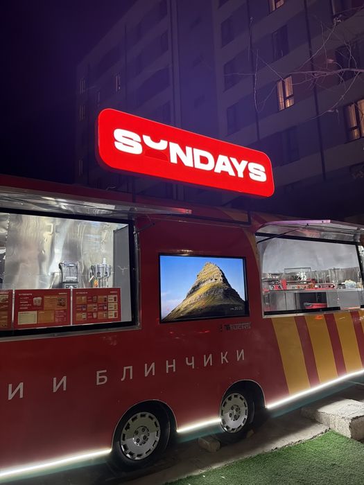 Современный и футуристический фудтрак, модель  "CITYLINER"