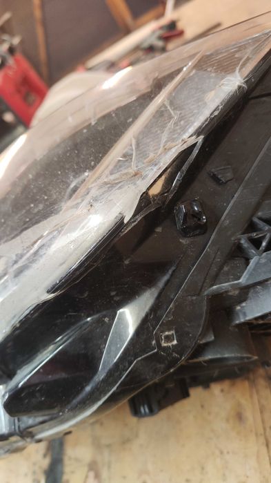 Фар за пасат Б8 (passat B8)