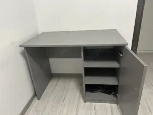 Birou gri, realizat la comanda