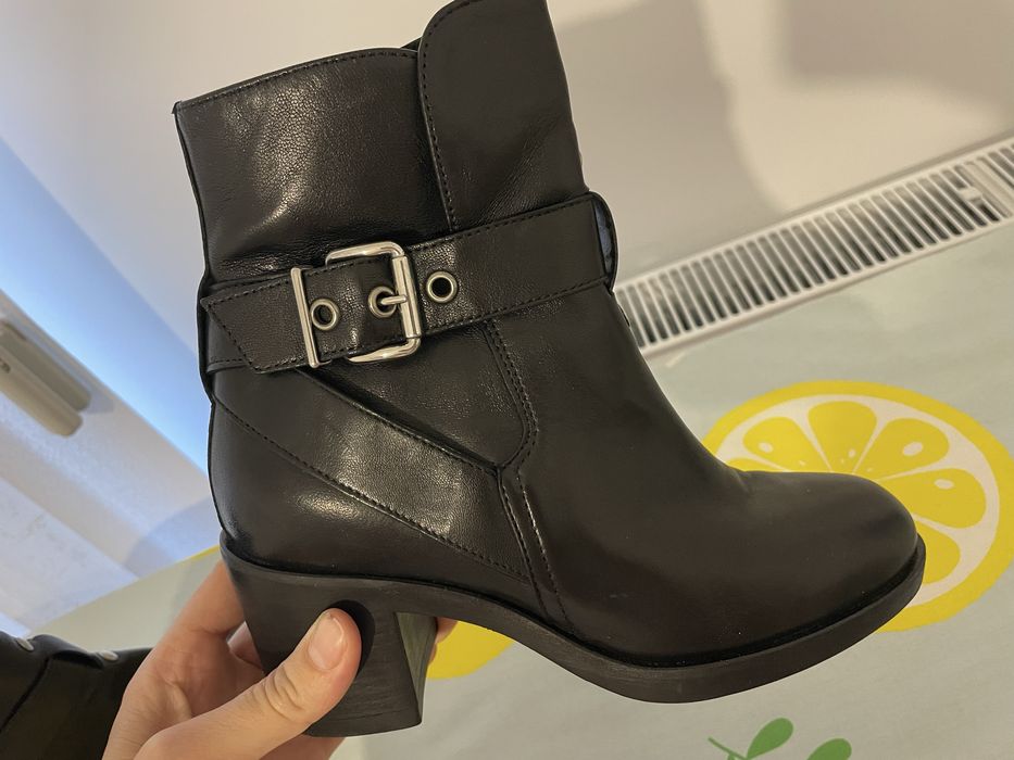 Ghete piele 36 ..