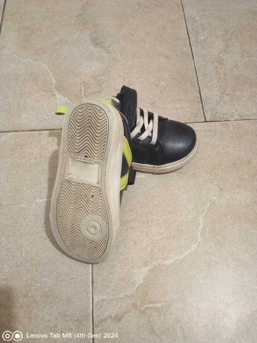 Детски спортни обувки