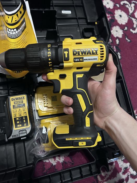 Masini de găurit DeWalt