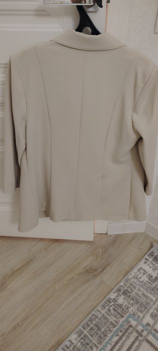 Продаеться женский брючный костюм