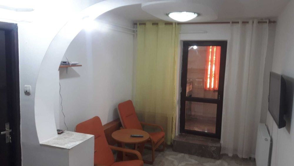 Apartament decomandat 2 camere+living,direct proprietar,zona buna
