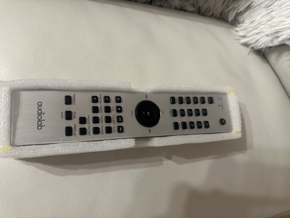 Audiolab 8200a английски усилвател