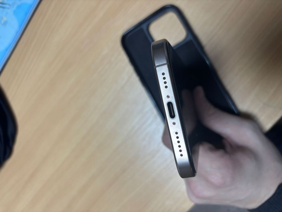 Vand 16 pro max sau schimb