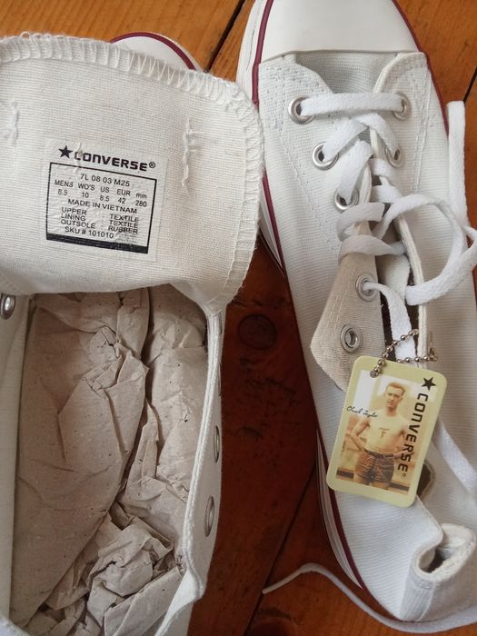 tenesi  converse