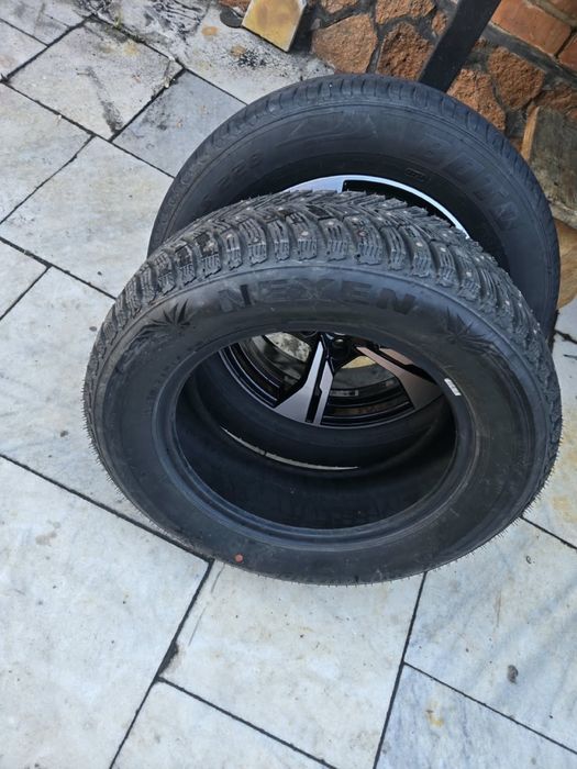 Продам шины зимние шипованные