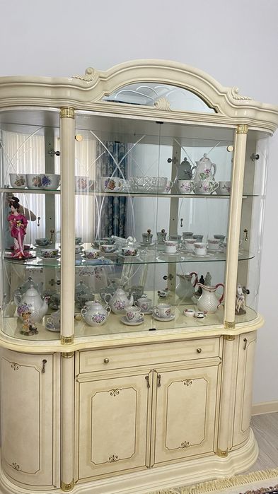 Сервант в хорошем состоянии